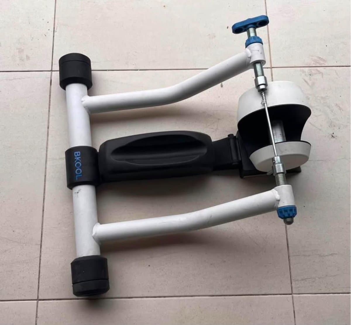 Rodillo de entrenamiento BKOOL para bicicleta